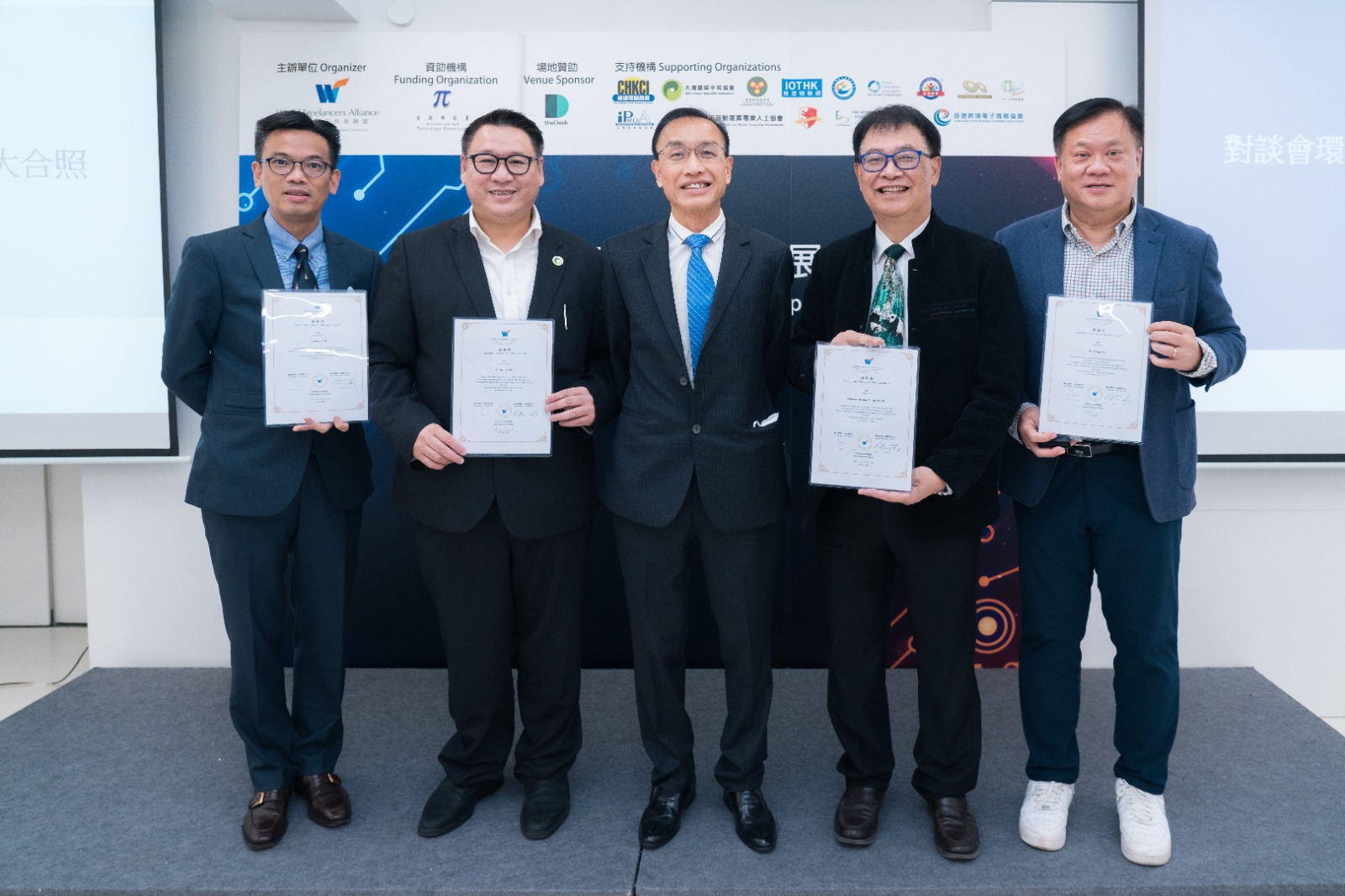 PHOTO 2022 12 13 17 12 14